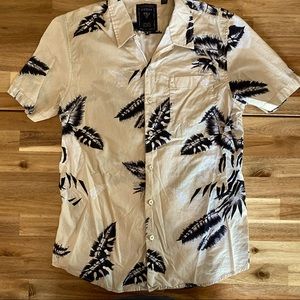 GUESS button down short sleeve shirt Size M
